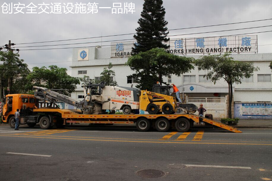 深圳市横岗力佳电机厂沥青混泥土工程开工