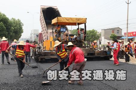 深圳湾游艇会沥青摊铺路面