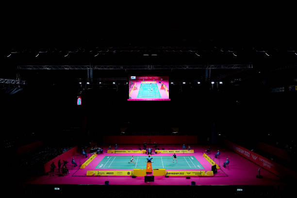 羽毛球拍上的太阳图腾：品牌背后的设计灵感解析