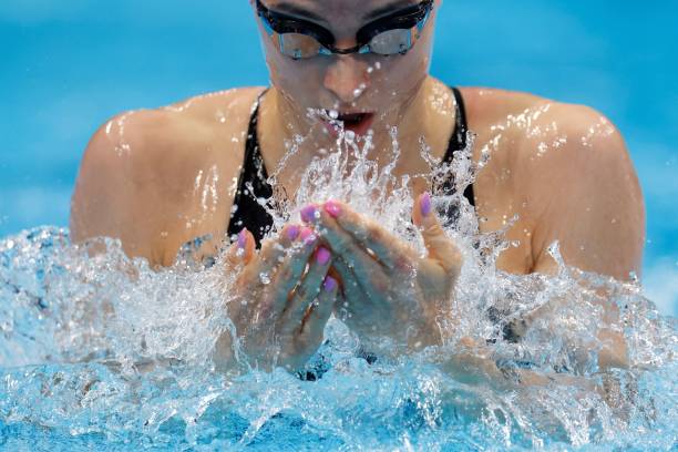 游泳时如何保护自己免受传染病侵害？