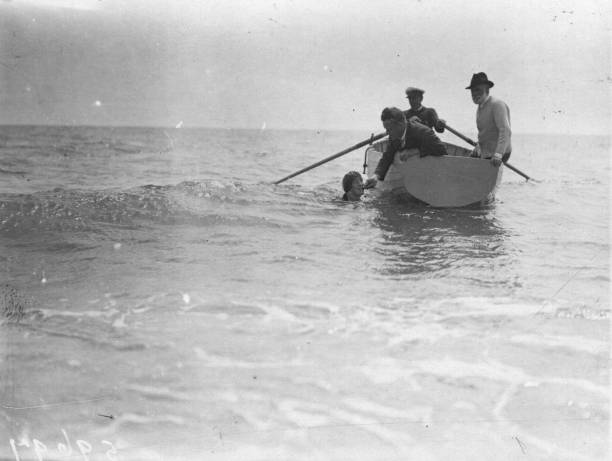 减肥达人必看：游泳和瑜伽哪个更适合减脂？