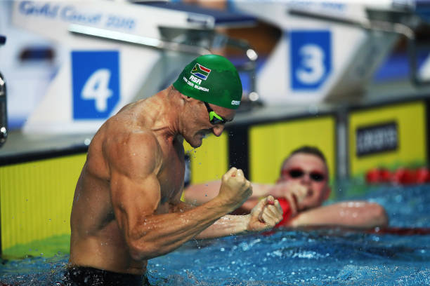 游泳健将：记录泳池中的每一个精彩动作