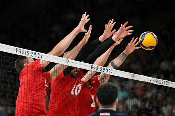 图解排球规则：发球区、轮转顺序与球员职责解析